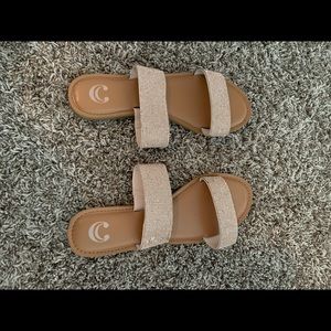 Cute sparkly sandals!